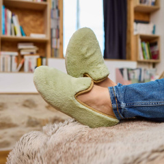 Pantoufles Calin Vert – Chaussons moelleux en textile doux Made in France        