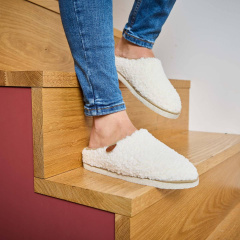 Charentaises Chausse Mouton Calou Lainey Blanc – Mules cosy en laine bouclée Made in France        