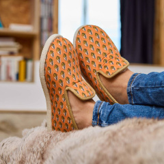  Charentaises Orval – Chaussons confort orange à motif feuilles                           