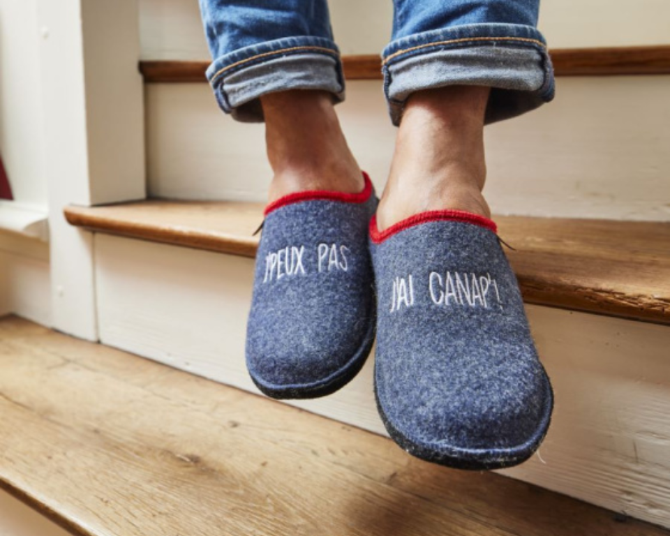 Mules d’intérieur hiver Chausse Mouton avec message humoristique J’peux pas j’ai canapé